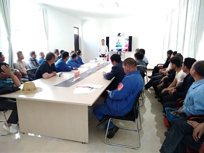 
				   
					黃河同力鹿角嶺礦山舉行滑塌、消防事故應(yīng)急救援演練
				 